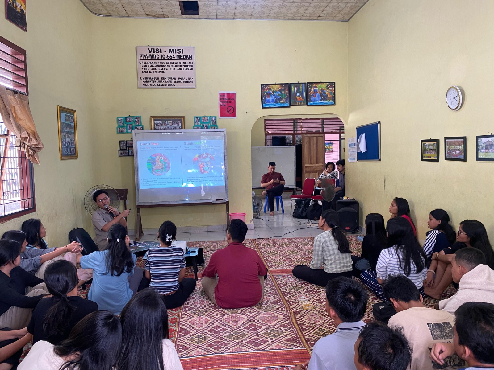 Dosen Politeknik WBI Kenalkan Digital Entrepreneurship kepada Generasi Muda di Yayasan Pusat Pengembangan Anak